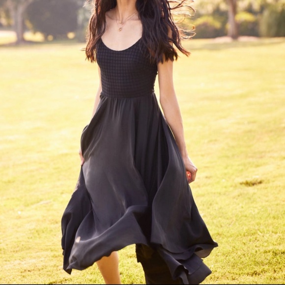 Black Iris The Shay Dress - Picture 1 of 3